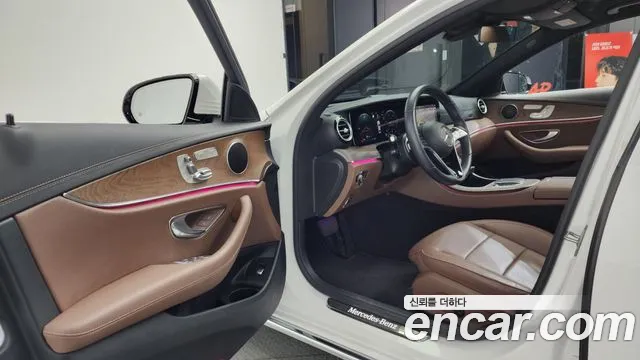 Mercedes-Benz E-Class 2022 — фото 10