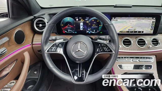 Mercedes-Benz E-Class 2022 — фото 13