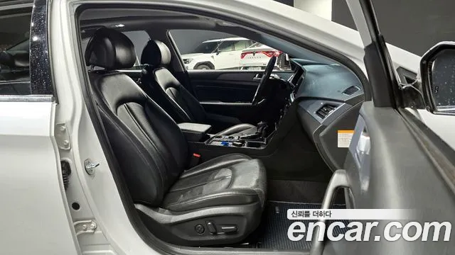 Hyundai Sonata 2017 — фото 18