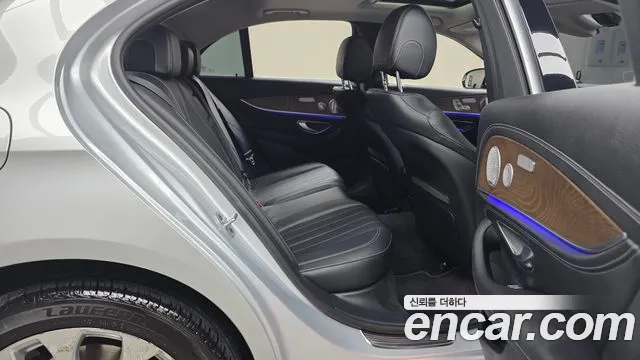 Mercedes-Benz E-Class 2020 — фото 12