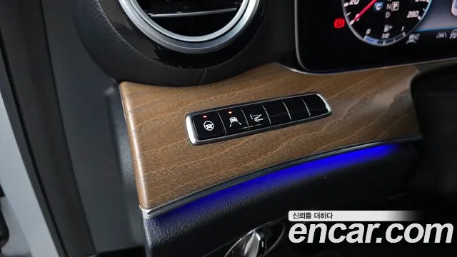 Mercedes-Benz E-Class 2020 — фото 17