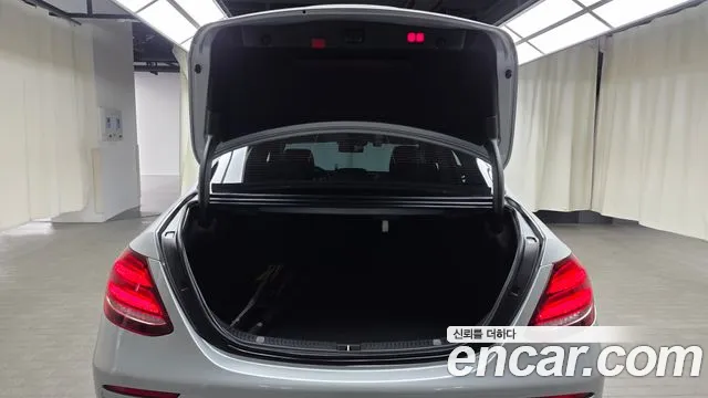 Mercedes-Benz E-Class 2020 — фото 20
