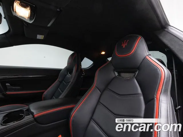 Maserati GranTurismo 2019 — фото 10