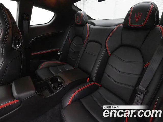 Maserati GranTurismo 2019 — фото 12