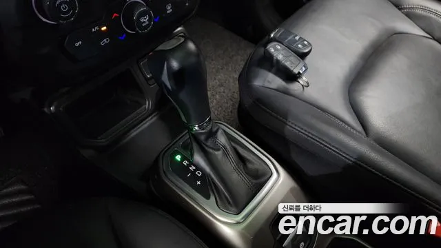 Jeep Renegade 2020 — фото 11