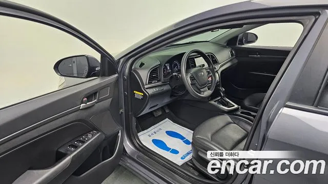 Hyundai AVANTE 2018 — фото 10