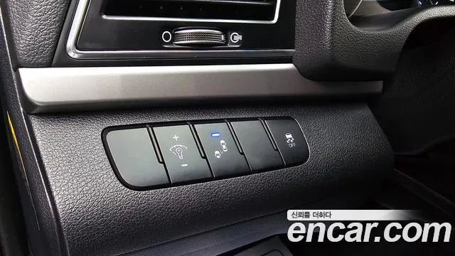 Hyundai AVANTE 2018 — фото 14