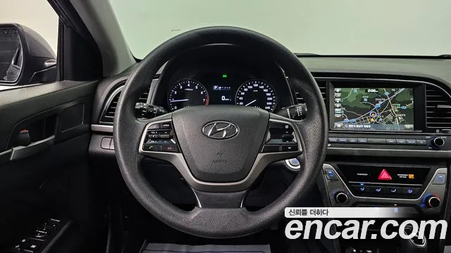 Hyundai AVANTE 2018 — фото 15