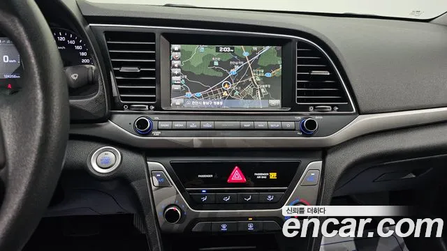 Hyundai AVANTE 2018 — фото 18