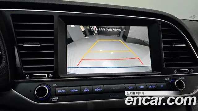 Hyundai AVANTE 2018 — фото 19