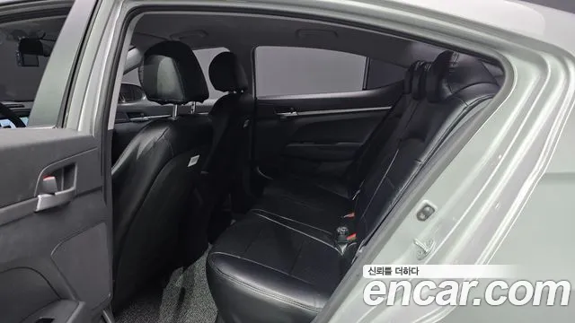 Hyundai AVANTE 2019 — фото 17