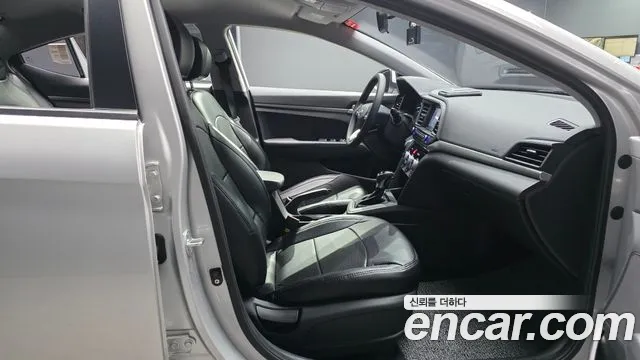 Hyundai AVANTE 2019 — фото 18