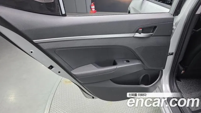 Hyundai AVANTE 2019 — фото 15