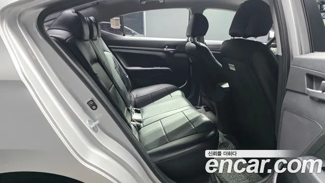 Hyundai AVANTE 2019 — фото 16