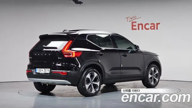 Volvo XC40 2025 — фото 1