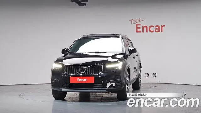 Volvo XC40 2025 — фото 2
