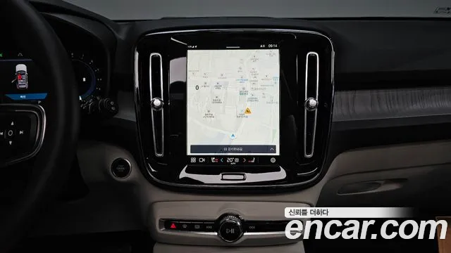 Volvo XC40 2025 — фото 18