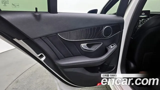 Mercedes-Benz C-Class 2018 — фото 15
