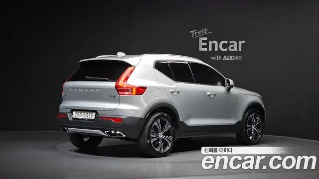 Volvo XC40 2019 — фото 2