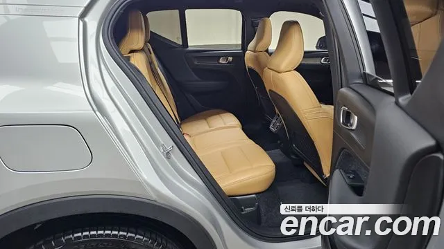 Volvo XC40 2019 — фото 17