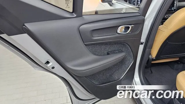 Volvo XC40 2019 — фото 15