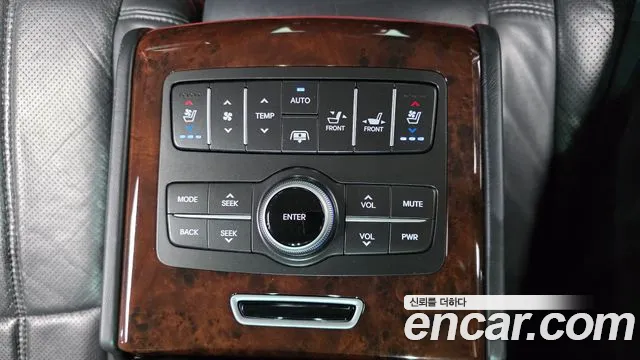 Hyundai Equus 2012 — фото 19