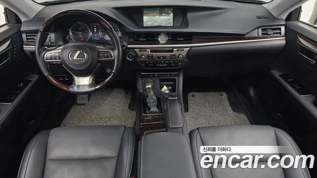 Lexus ES 2018 — фото 10
