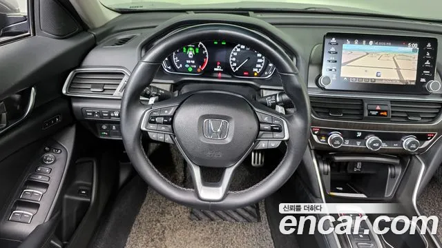Honda Accord 2018 — фото 19