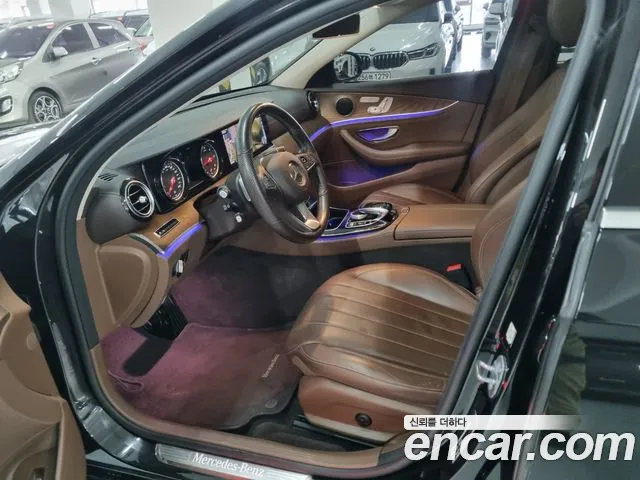 Mercedes-Benz E-Class 2018 — фото 19