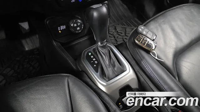Jeep Renegade 2018 — фото 12