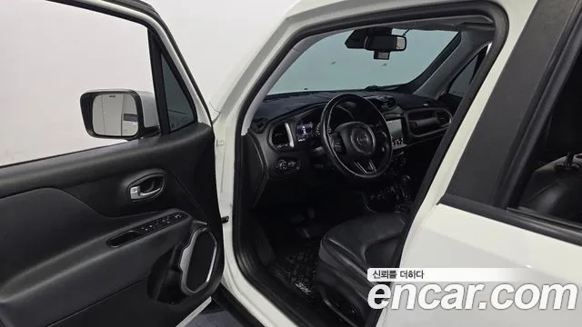 Jeep Renegade 2018 — фото 13