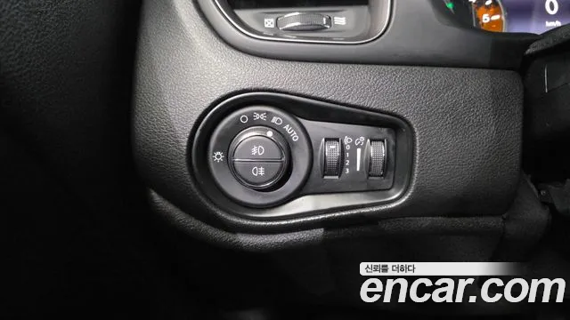 Jeep Renegade 2018 — фото 20