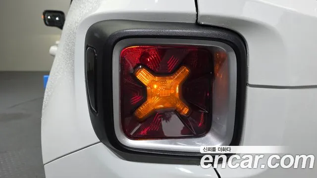 Jeep Renegade 2018 — фото 9