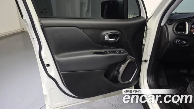 Jeep Renegade 2018 — фото 14