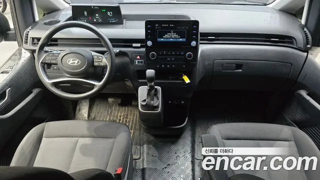 Hyundai Staria 2025 — фото 10