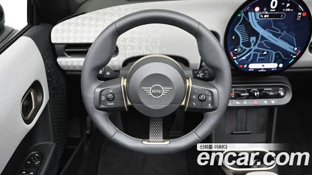 Mini Cooper Convertible 2025 — фото 13