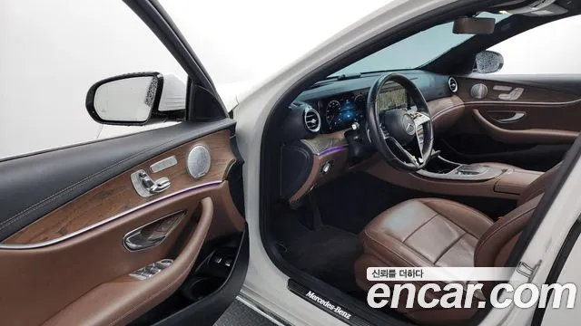 Mercedes-Benz E-Class 2021 — фото 13
