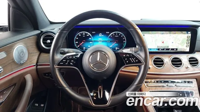 Mercedes-Benz E-Class 2021 — фото 18