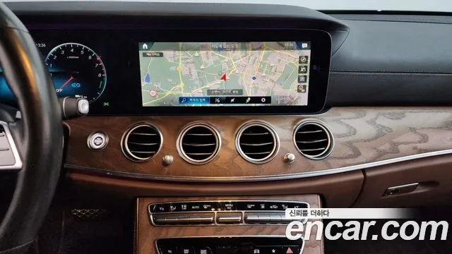 Mercedes-Benz E-Class 2021 — фото 19