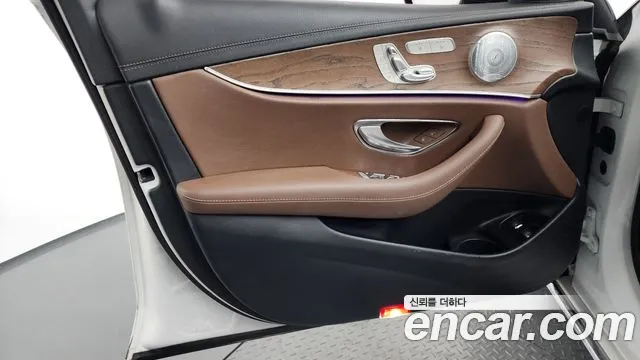 Mercedes-Benz E-Class 2021 — фото 14