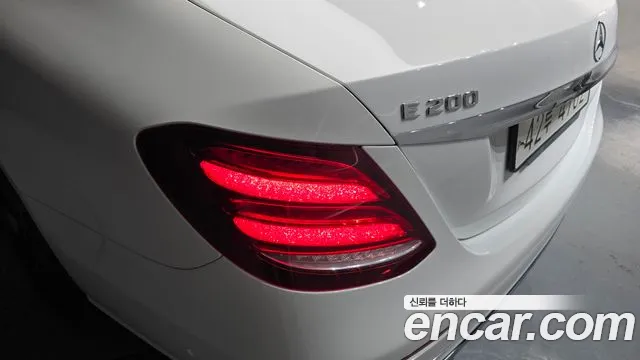 Mercedes-Benz E-Class 2018 — фото 9