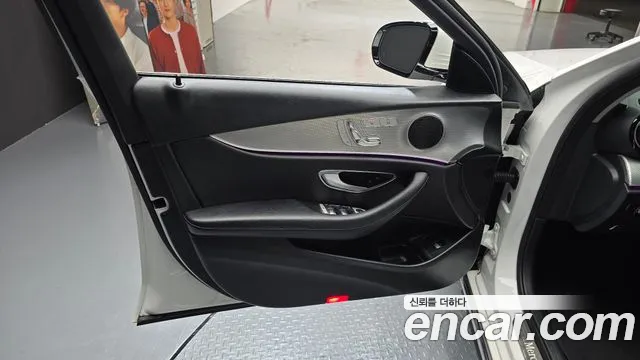 Mercedes-Benz E-Class 2018 — фото 14