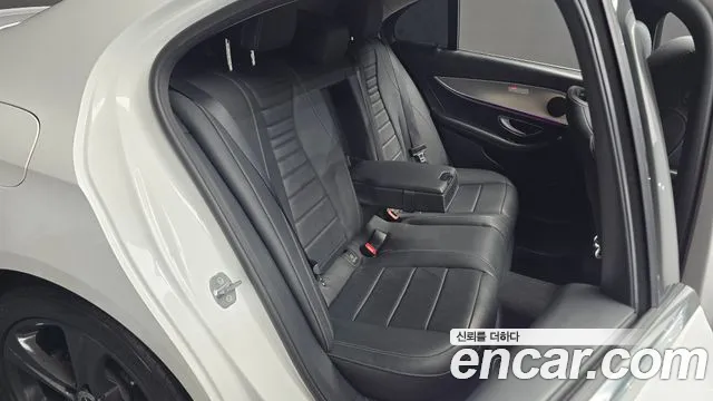 Mercedes-Benz E-Class 2018 — фото 16