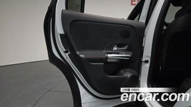 Mercedes-Benz GLA-Class 2023 — фото 14