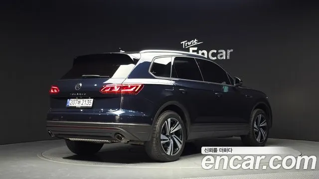 Volkswagen Touareg 2023 — фото 2