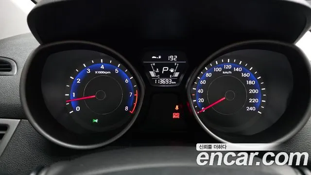 Hyundai AVANTE 2014 — фото 11