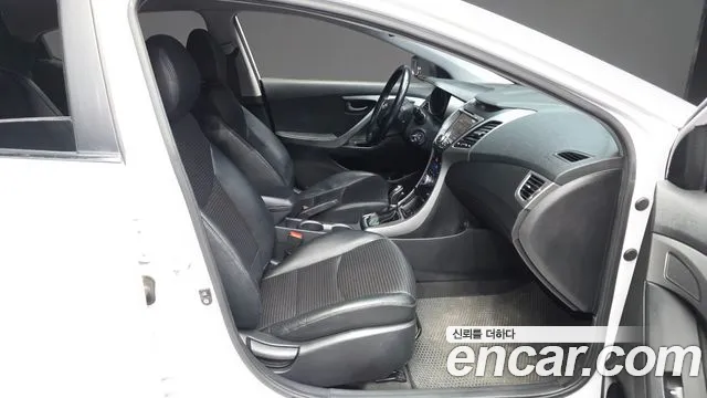 Hyundai AVANTE 2014 — фото 17