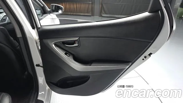 Hyundai AVANTE 2014 — фото 15
