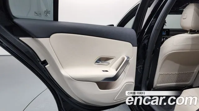 Mercedes-Benz A-Class 2021 — фото 15
