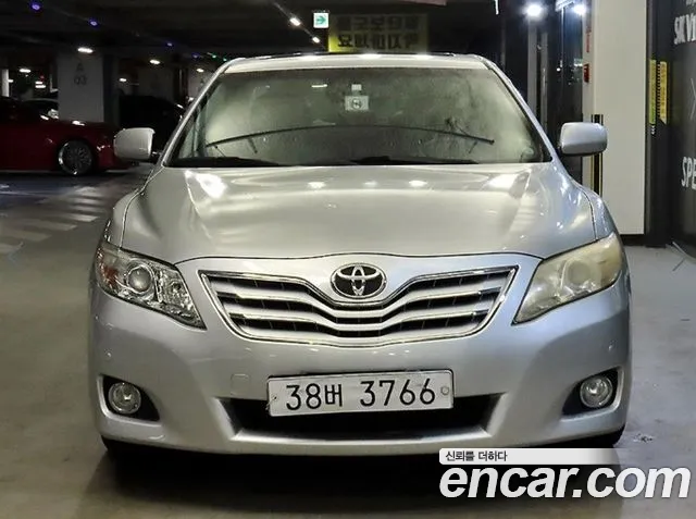 Toyota Camry 2010 — фото 2